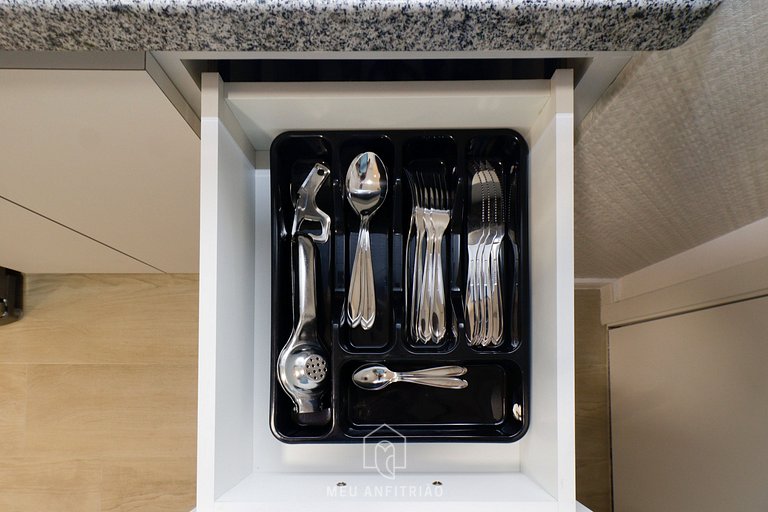 Studio p/ 2, TV, lazer completo ao lado do metrô