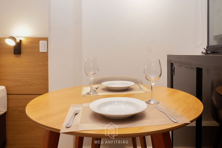 Studio for 2, TV, full leisure next to the subway