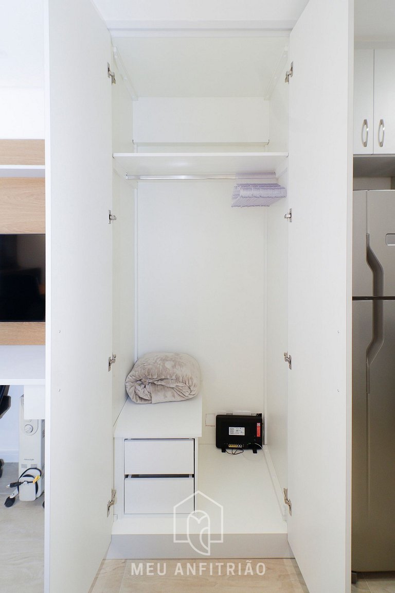 Studio for 2, TV, full leisure next to the subway