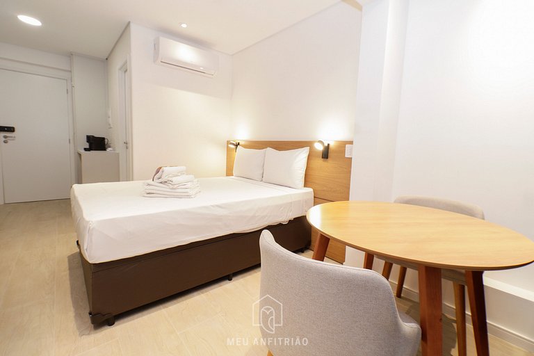 Studio for 2, TV, full leisure next to the subway