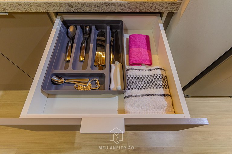 Studio novíssimo, varanda, lazer, 100m do metrô