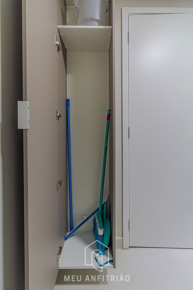 Studio novíssimo, varanda, lazer, 100m do metrô