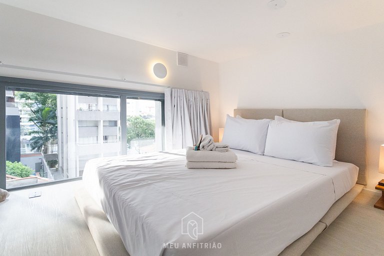 Studio with mezzanine and balcony 600m from subway in Vila M