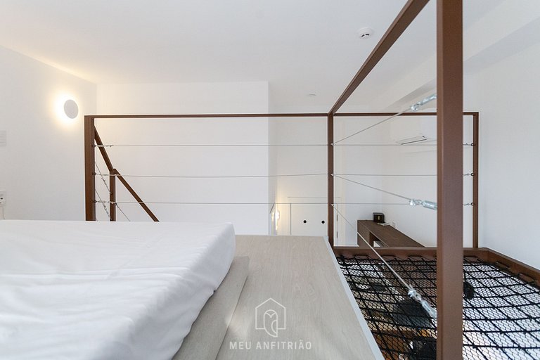 Studio with mezzanine and balcony 600m from subway in Vila M