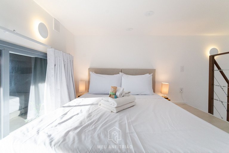 Studio with mezzanine and balcony 600m from subway in Vila M