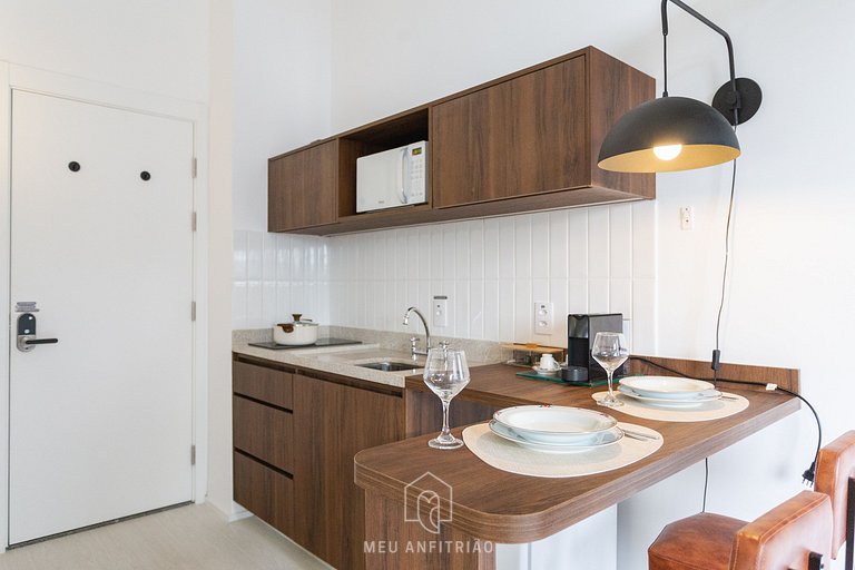 3 people, mezzanine, balcony, leisure near subway