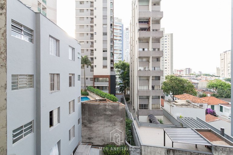 Studio with mezzanine and balcony 600m from subway in Vila M