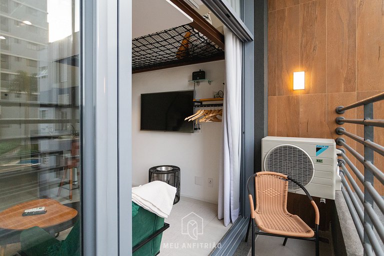 Estudio con mezzanine y balcón a 600m del metro en Vila Mari