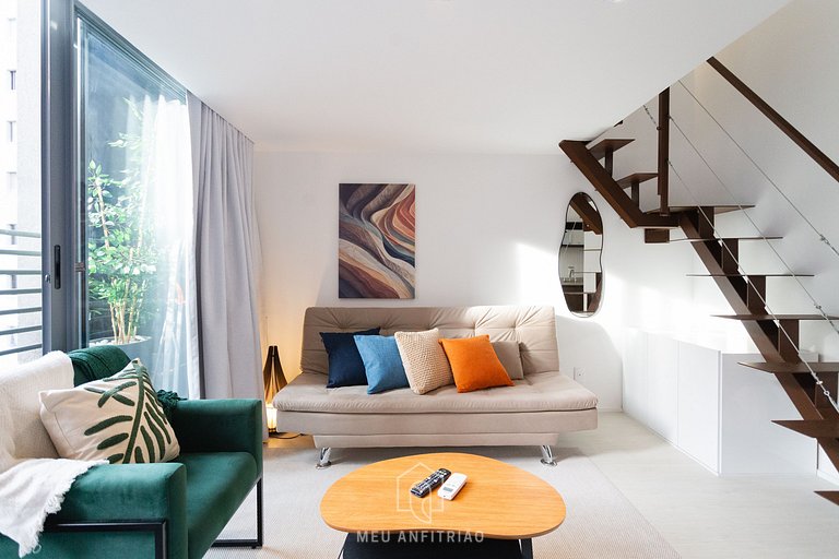 3 people, mezzanine, balcony, leisure near subway