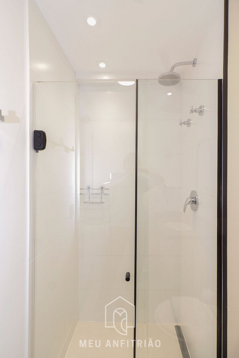 Studio p/ 2, TV, lazer completo ao lado do metrô