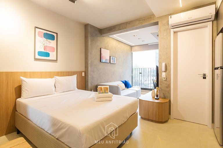 Studio for 2 with swimming pool near Batman Alley