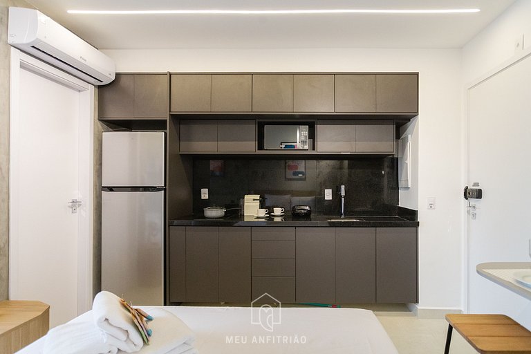 Studio for 2 with swimming pool near Batman Alley