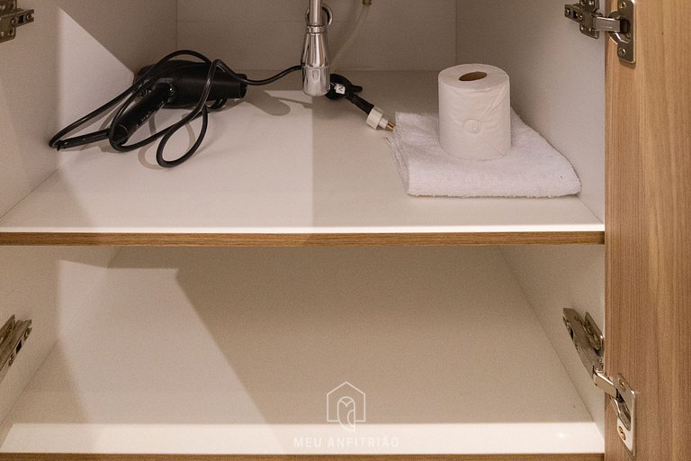 Studio for 2 with swimming pool near Batman Alley