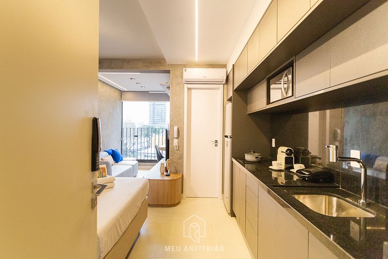 Studio for 2 with swimming pool near Batman Alley