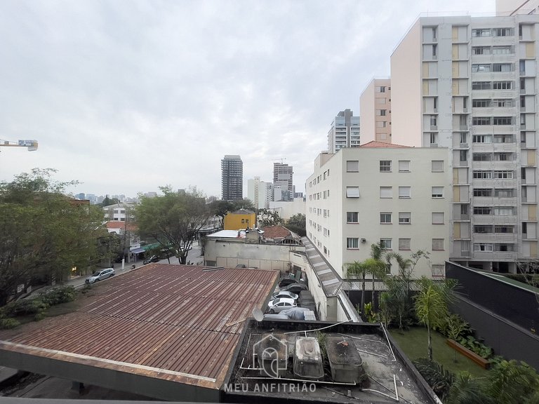 Studio for 2 with swimming pool near Batman Alley