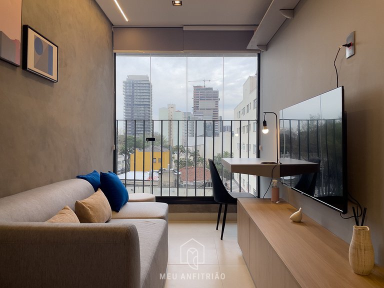 Studio for 2 with swimming pool near Batman Alley