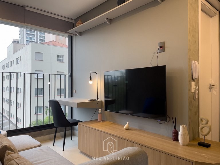 Studio for 2 with swimming pool near Batman Alley