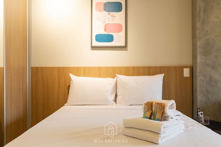 Studio for 2 with swimming pool near Batman Alley