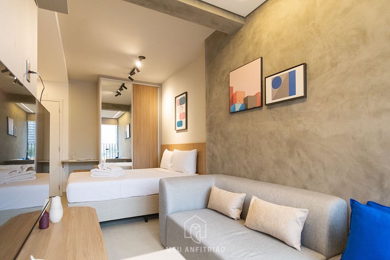 Studio for 2 with swimming pool near Batman Alley