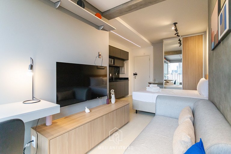 Studio for 2 with swimming pool near Batman Alley