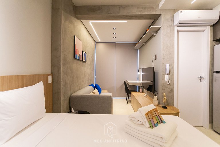 Studio for 2 with swimming pool near Batman Alley