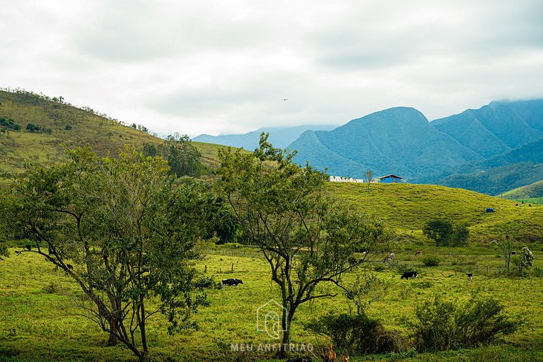 Quiet chalet with a fire pit surrounded by nature