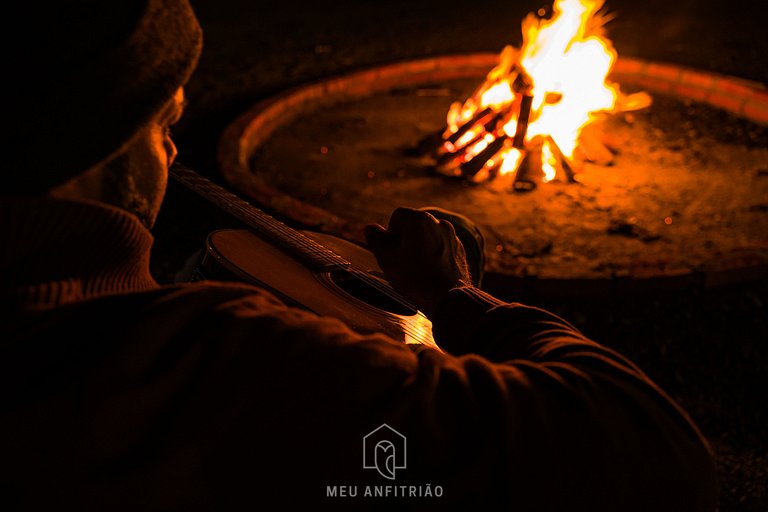 Chalet tranquilo con fogata rodeado de naturaleza