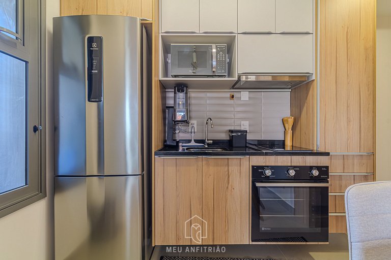 2-person studio with full kitchen near the airport