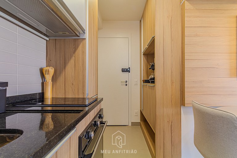 2-person studio with full kitchen near the airport