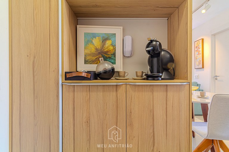 2-person studio with full kitchen near the airport