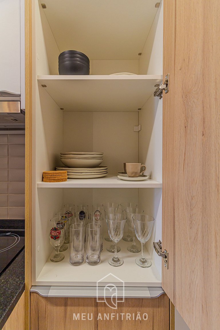 2-person studio with full kitchen near the airport