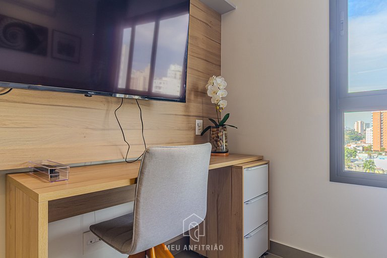 2-person studio with full kitchen near the airport