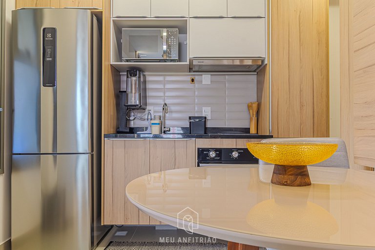 2-person studio with full kitchen near the airport