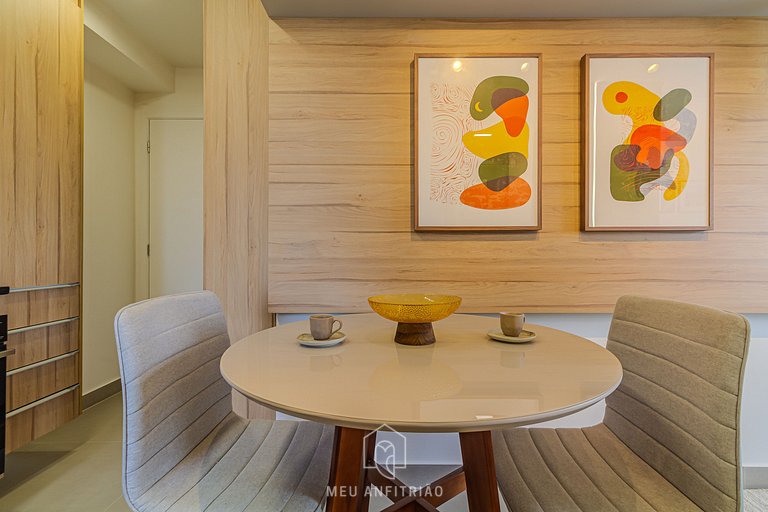 2-person studio with full kitchen near the airport