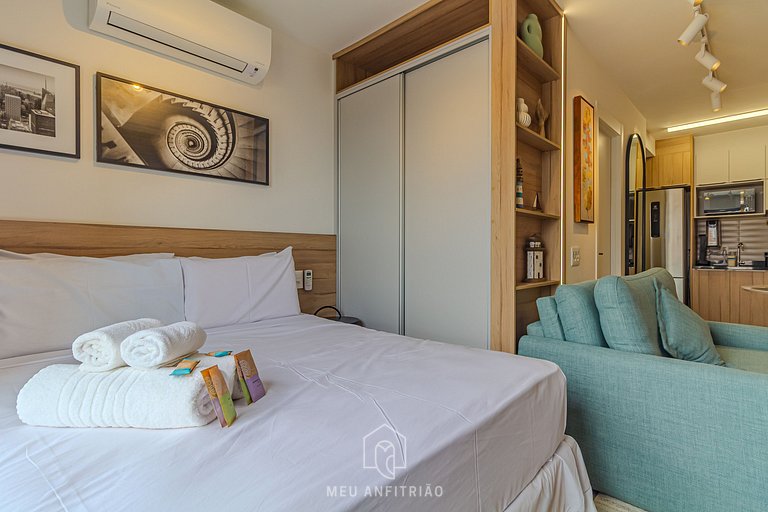 2-person studio with full kitchen near the airport