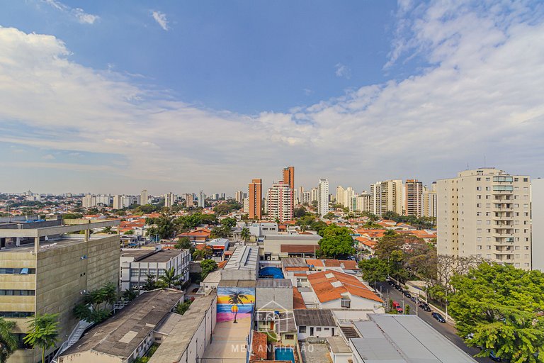 2-person studio with full kitchen near the airport