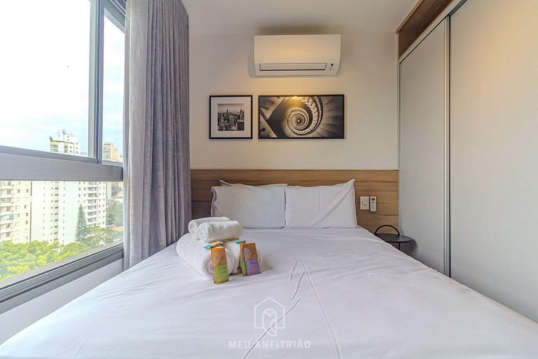 2-person studio with full kitchen near the airport