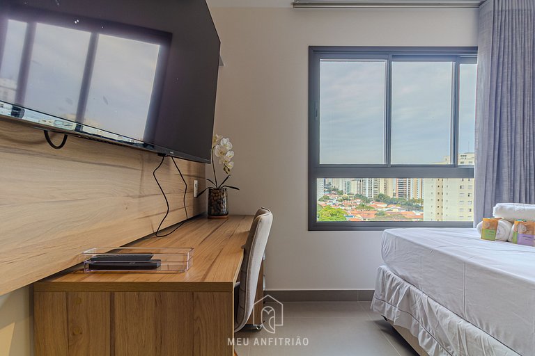 2-person studio with full kitchen near the airport