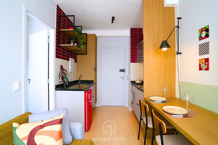 Apartment with amenities in front of Eldorado Mall