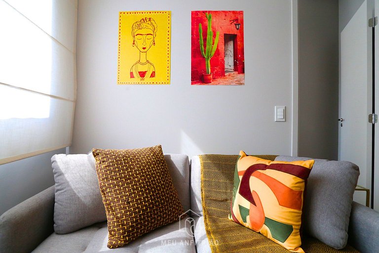 Apartment with amenities in front of Eldorado Mall