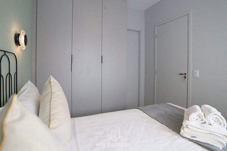 Apartment with amenities in front of Eldorado Mall