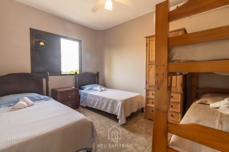 Apt for 6 with garage 500m from Enseada Beach