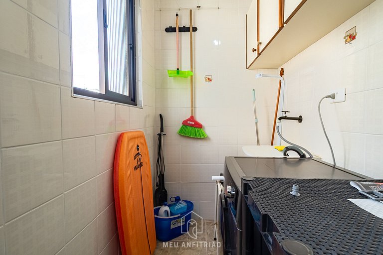 Apartment at Enseada Beach Guarujá with Parking