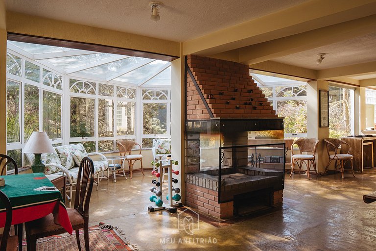 Cozy mountain home w/ fireplace near Capivari