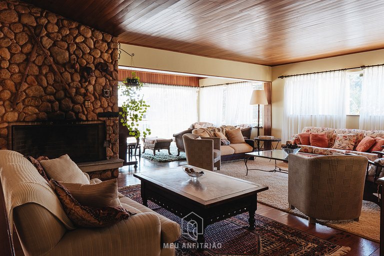 Cozy mountain home w/ fireplace near Capivari