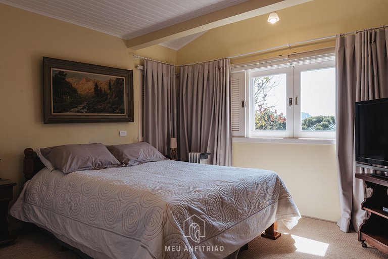 Cozy mountain home w/ fireplace near Capivari