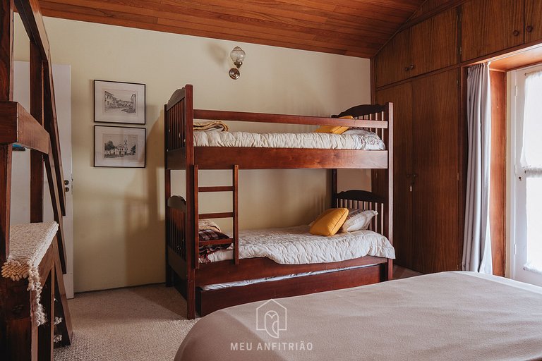 Cozy mountain home w/ fireplace near Capivari