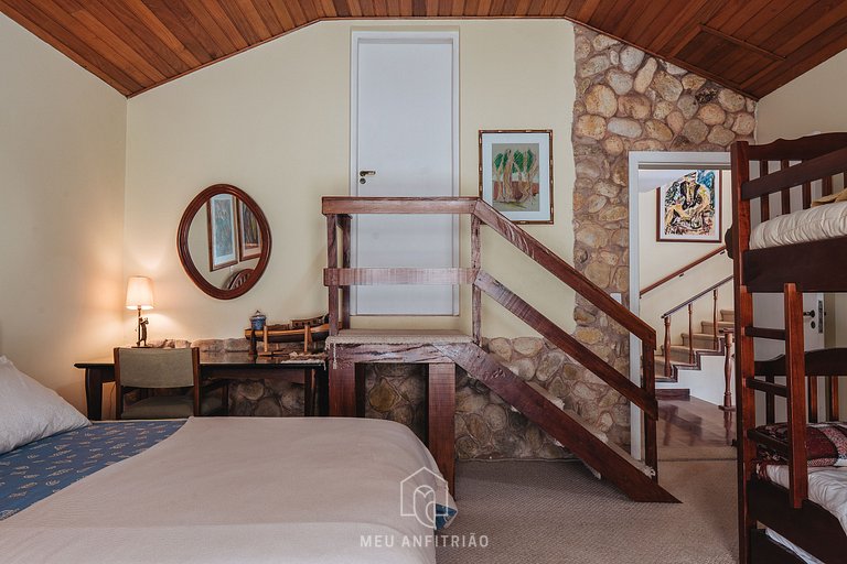Cozy mountain home w/ fireplace near Capivari