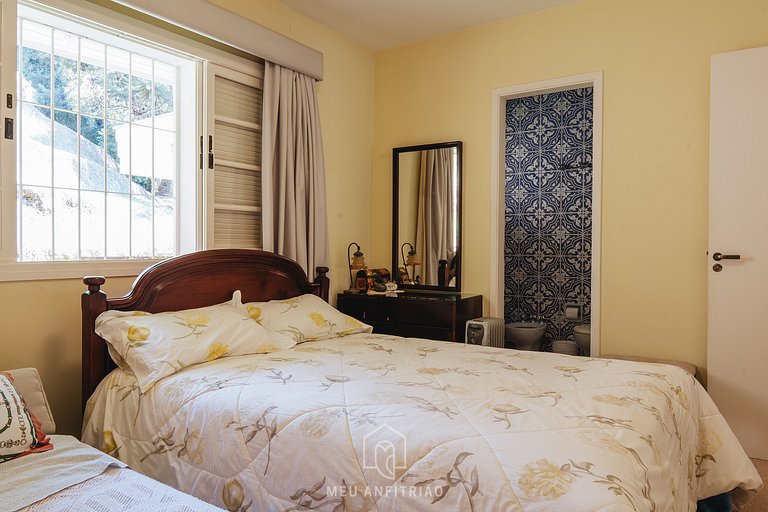 Cozy mountain home w/ fireplace near Capivari