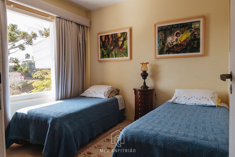 Cozy mountain home w/ fireplace near Capivari